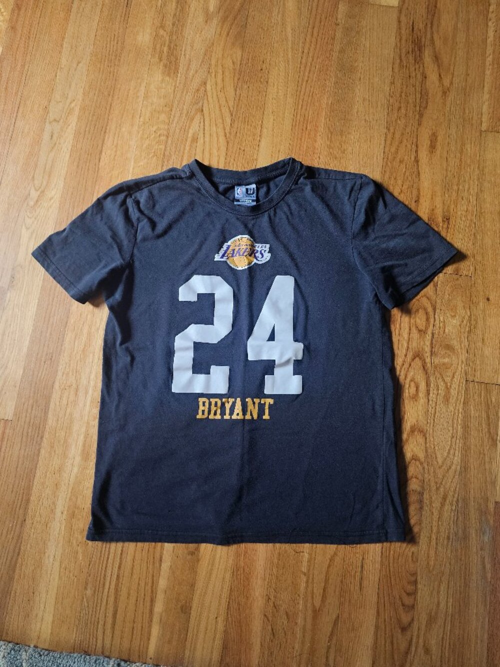 Kobe Bryant Lakers NBA Tshirt Medium